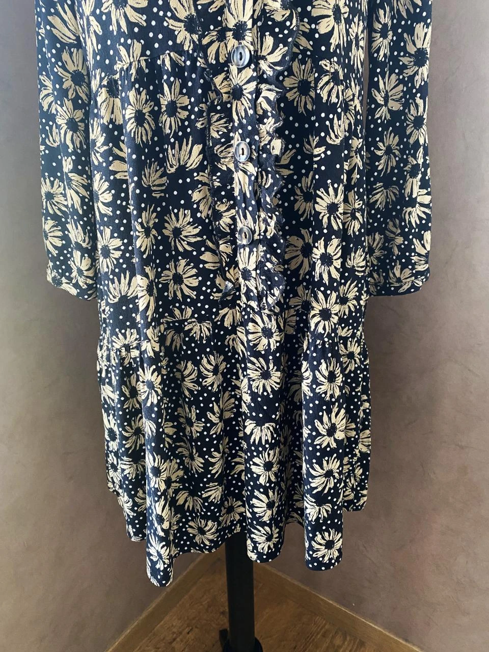 ZARA jurk maat 34 zwart met beige bloemen – Volants & knopen – Bohemien chic stijl – photo 3